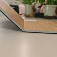 لماذا تتشوه بعض أرضيات SPC بمرور الوقت